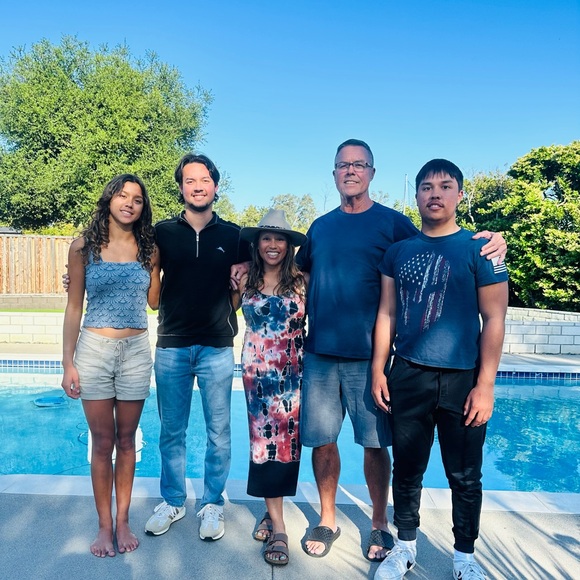 Hi! Welcome to my closet! I am Aileen ❤️ - Picture 9 of 16